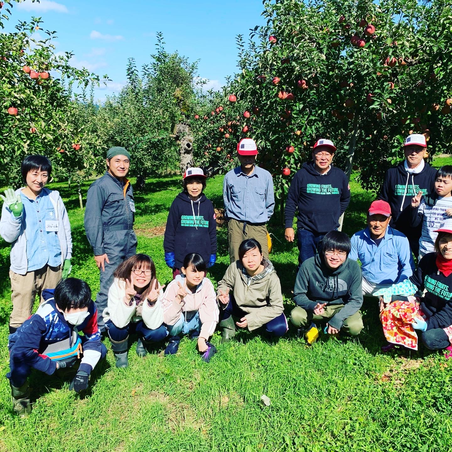 新世界プロジェクト『心悩む子供たちへ修学旅行をゲストハウスで』りんご作業でびっくり元気に(^^♪