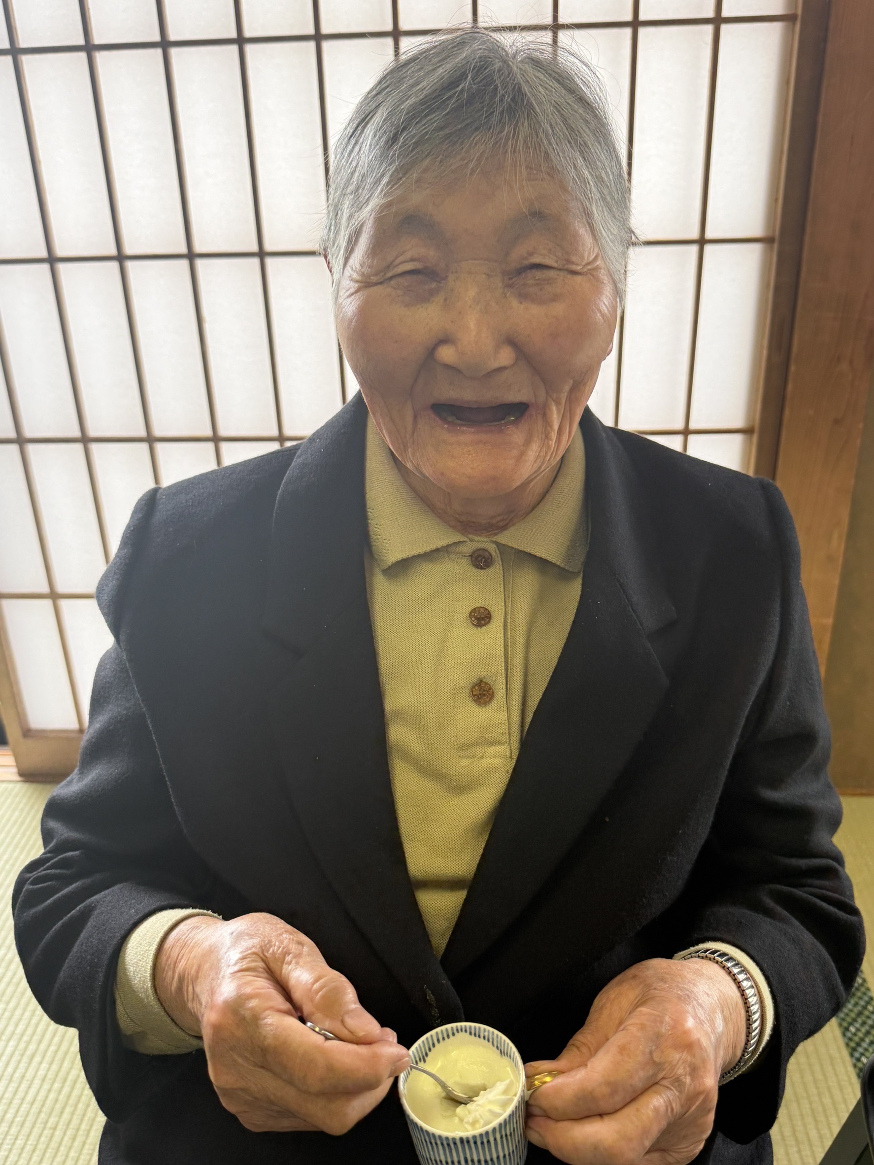 看板娘100歳のおばあちゃん👵河北新報からの取材を受けましたのでお楽しみに🩷